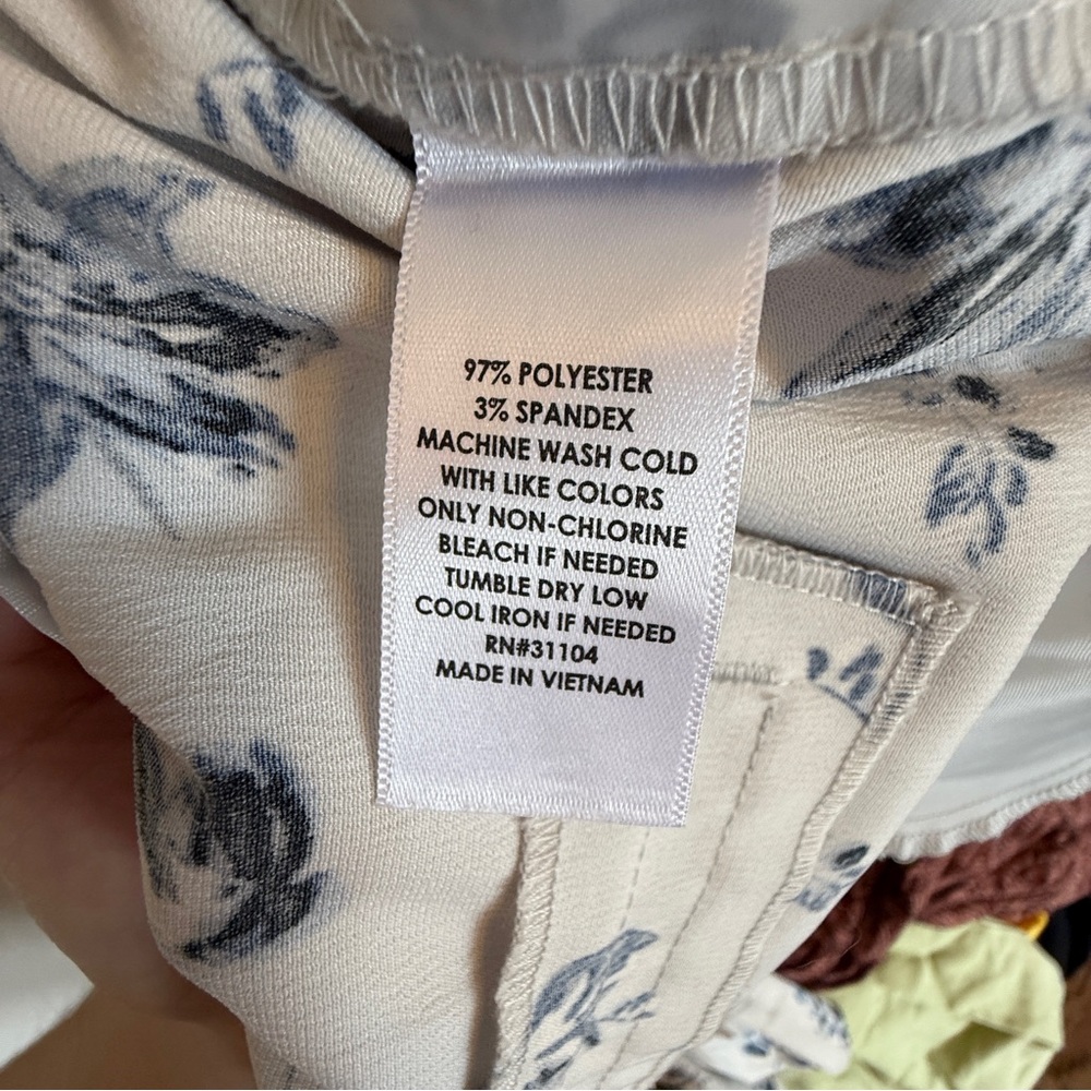 NWT Kaari Blue Floral White and Blue Women's Pants - Picture 8 of 8